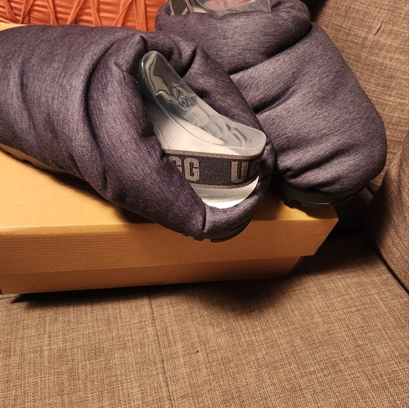 Ugg Super Soft Slipper/SLIDES - Picture 5 of 6